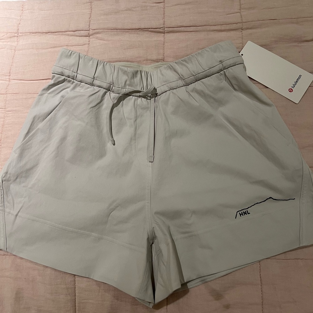 Lululemon Cinchable Waist High Rise Woven Short 3.5 Inch - Hawaii Exclusive